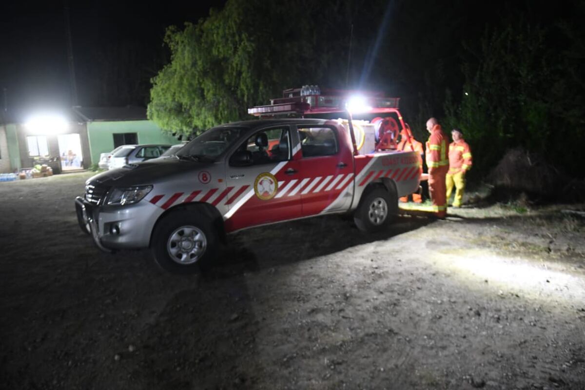 Comité de emergencia de intendentes y bomberos en La Granja ( La Voz / Javier Ferreyra ).