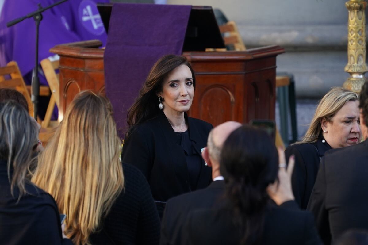 Buenos Aires. Misa de despedida en la catedral porteña en homenaje al papa Francisco (Clarín).