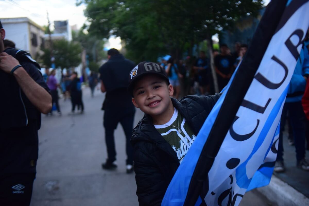 Belgrano y Racing se enfrentaron por las semifinales de la Copa Córdoba en el estadio Gigante de Alberdi. (Javier Ferreryra / La Voz)
