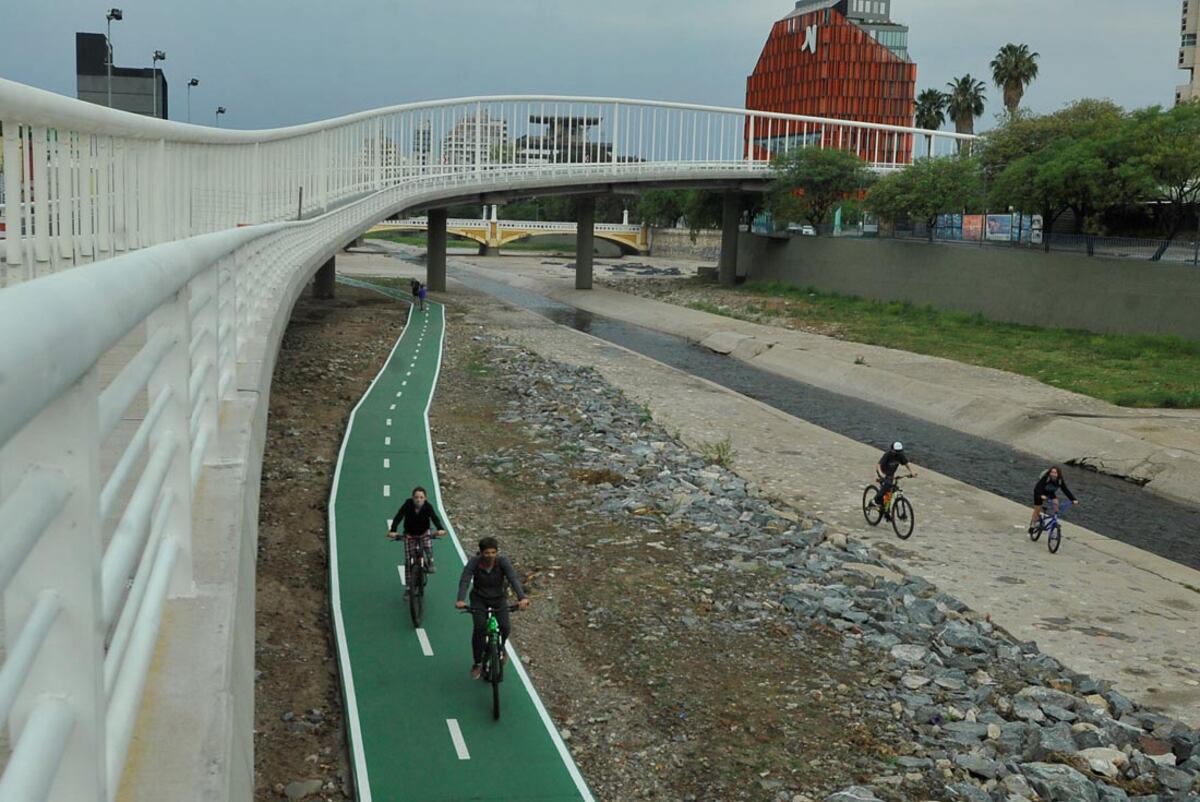 Puente Curvo. Es una de las zonas que ganaron visitantes junto con el corredor de murales. (Javier Ferreyra)