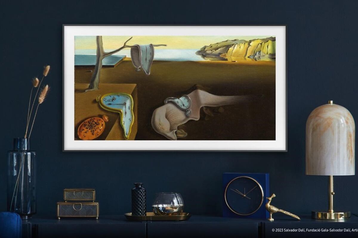 El modelo que se convierte en obra de arte, The Frame.