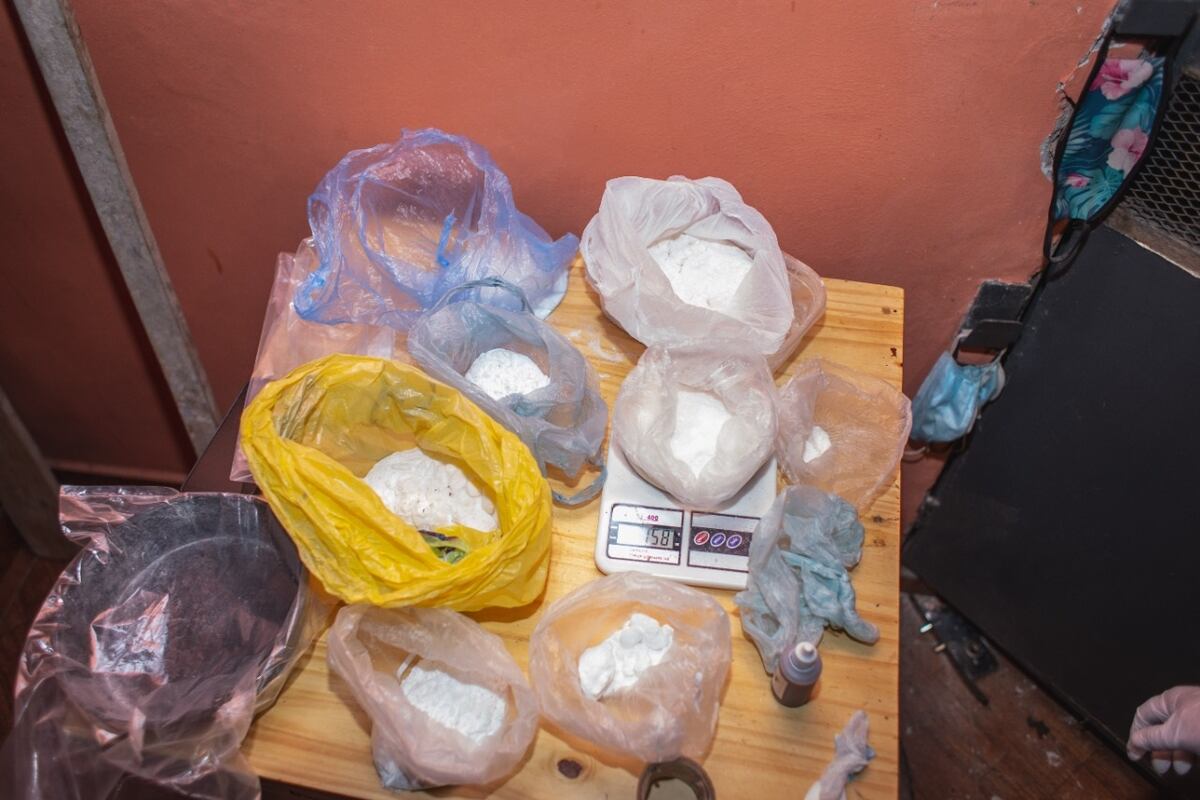 Cocaína. La droga era comprada en Santiago del Estero y, ya en Córdoba, era fraccionada y vendida en el noroeste de la Capital. (FPA)