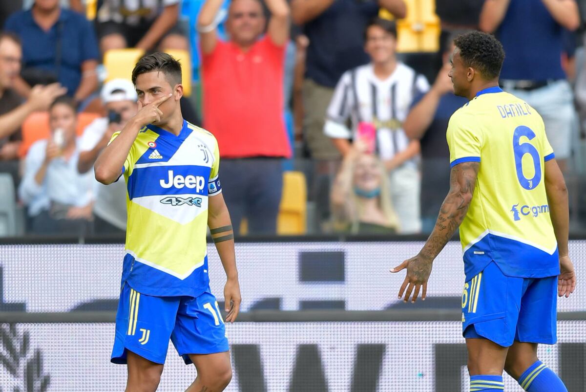 Dybala y su clásico festejo tras su primer gol (Foto: AP).