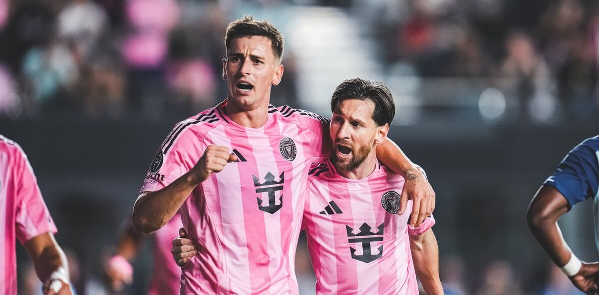 Tadeo Allende celebra un gol junto a Messi. (Inter Miami).