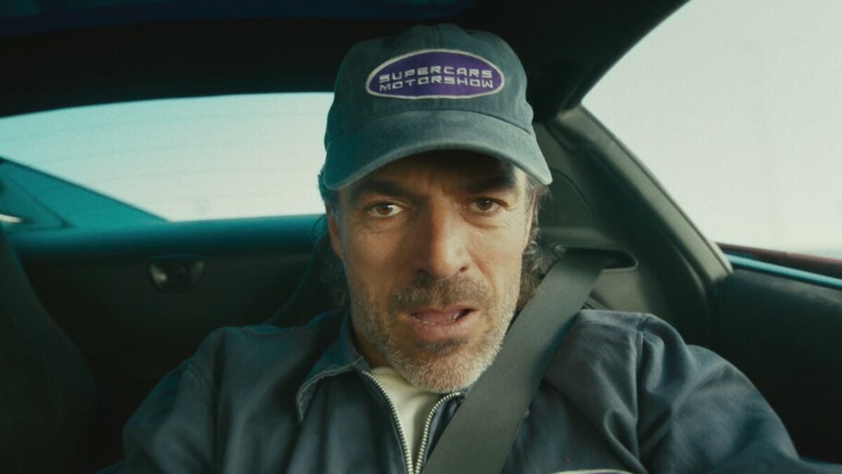 La serie italiana de autos y traiciones que acelera fuerte en Netflix y ya es tendencia.
