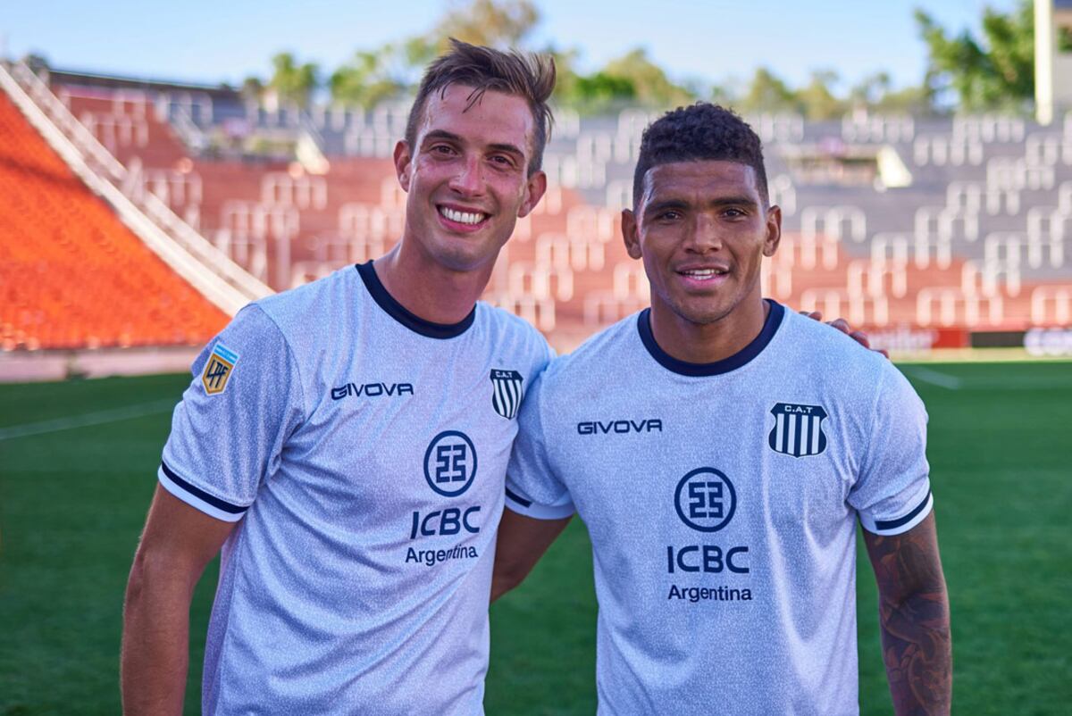 Juan Cruz Komar y Rafael Pérez, los centrales de un Talleres que sueña con la vuelta olímpica. (Prensa Talleres)