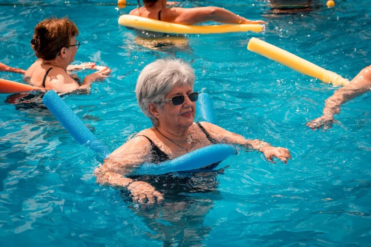 Natación para adultos, en un plan municipal. (fotos Municipalidad)