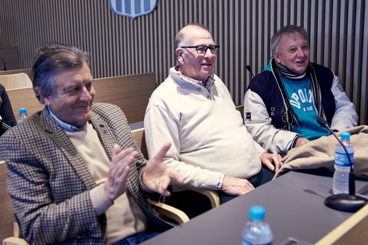 El periodista Diego Borinsky presentó este viernes en el predio de Talleres una obra de 900 páginas sobre uno de los personajes más pintorescos de nuestro fútbol. (Gentileza Prensa Talleres)