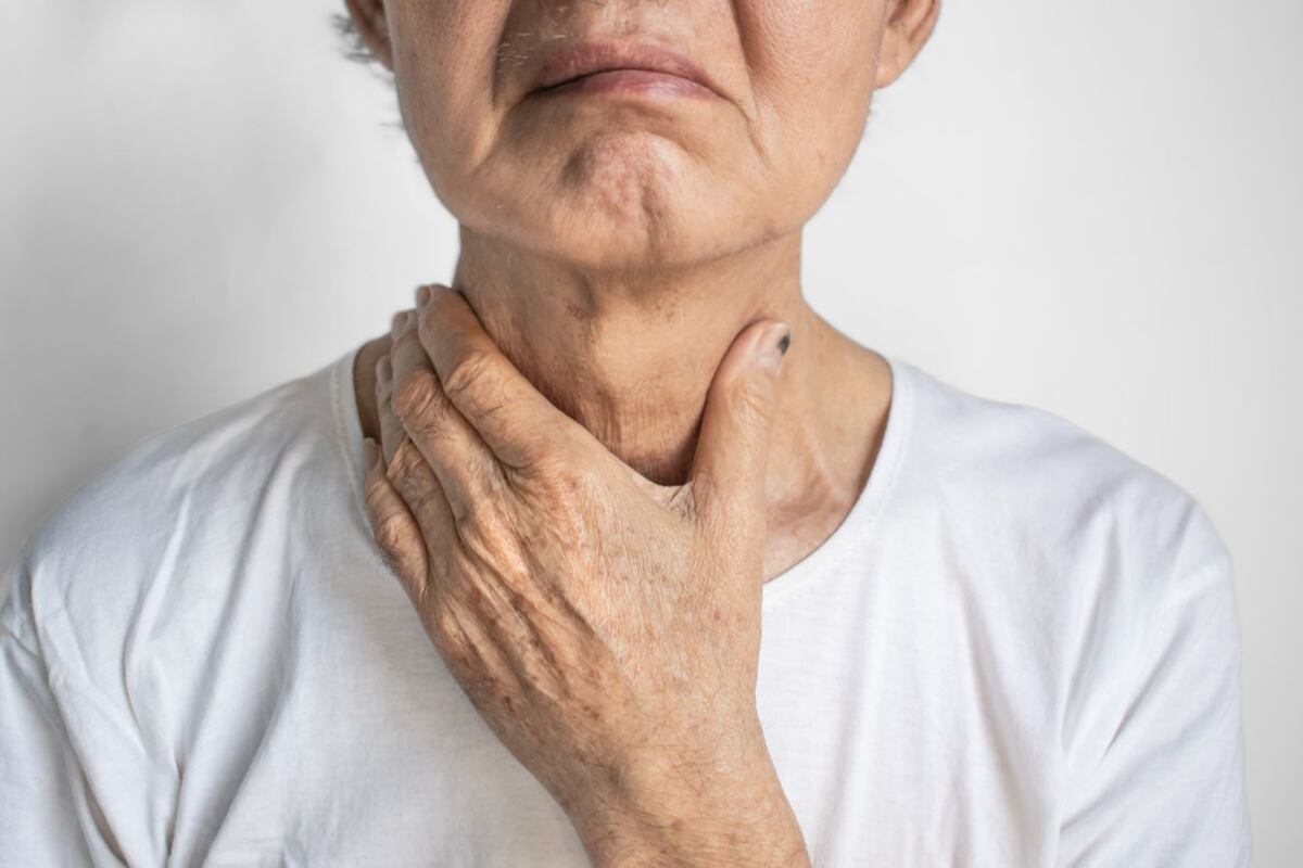 Es esencial cuidar la salud vocal a lo largo de la vida, ya que influye directamente en la comunicación eficaz, el progreso profesional, el bienestar físico y emocional, así como en la prevención de posibles problemas vocales