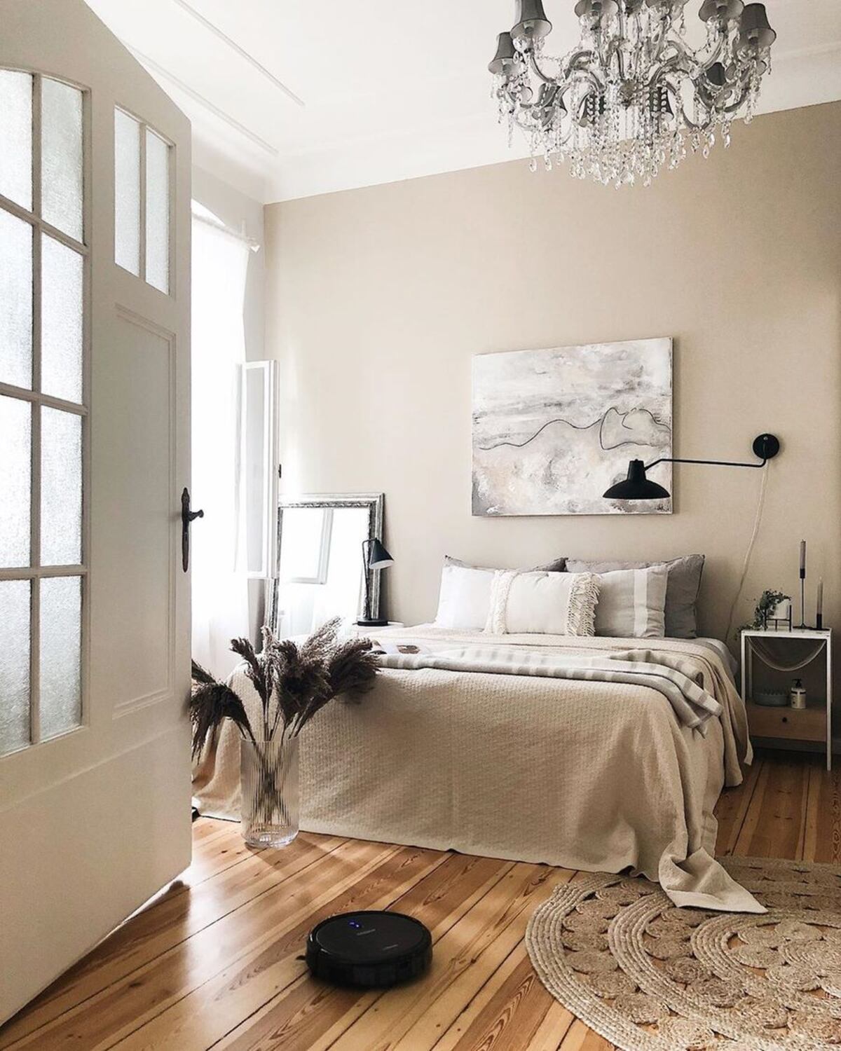 Beige, blanco y las notas de color negro.