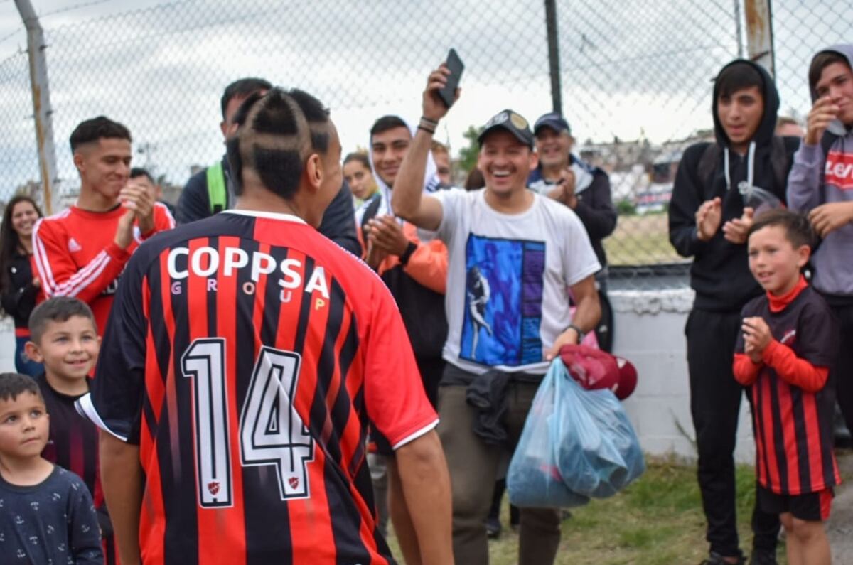 Adrián "Picante" Carrera fue convocado para el plantel de la primera división, algo que él y toda la institución soñaba con ver. (Gentileza Prensa Los Andes).