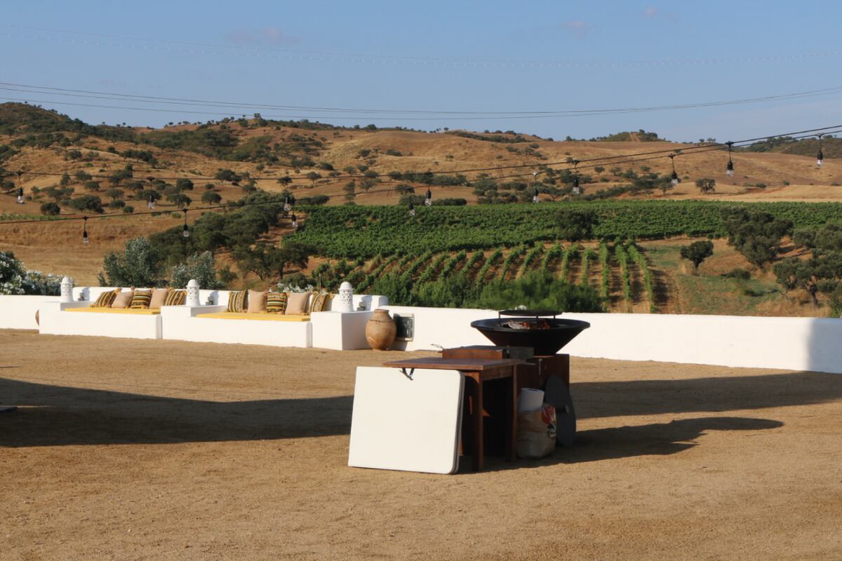 Alentejo, Herdade do Sobroso - 
Campo, vino y diseño en sintonía. En Herdade do Sobroso, la experiencia enoturística se vive al aire libre, entre viñedos y sierras.