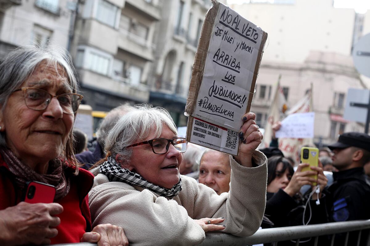La baja inserción laboral femenina pega en el sistema previsional agudizando su desequilibrio: entre los pasivos nacionales cordobeses por cada jubilado hombre hay 2,6 activos aportando; mientras que entre las mujeres esa relación baja a 1 a 1.  (Archivo/gentileza La Nación)