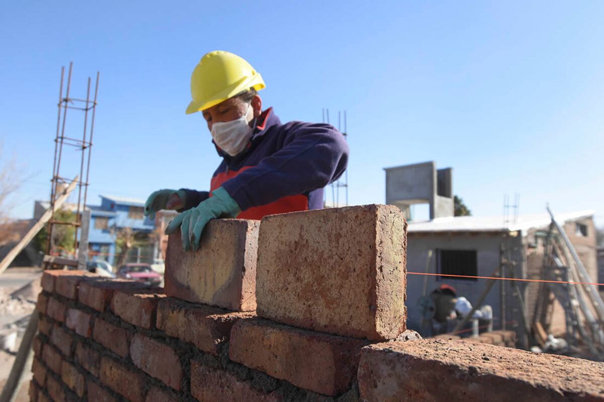 Construcción. El sector fue el que más sufrió la pérdida de financiamiento en el último año. Retrocedió 27%.