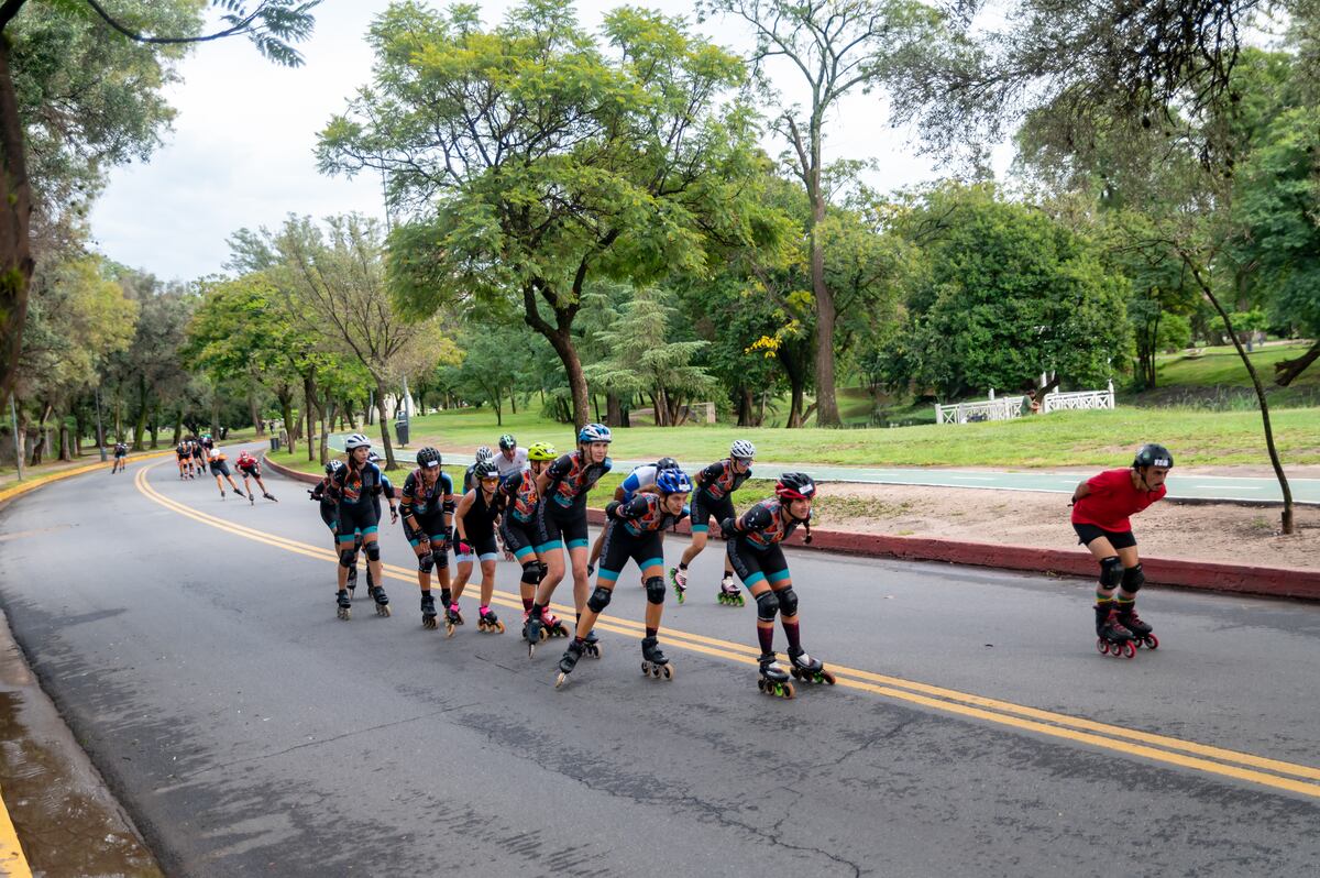 Maratòn de Rollers en el Parque Sarmiento, novedosa competencia que se desarrolló por primera vez en la ciudad de Córdoba. (Prensa Municipalidad de Córdoba)