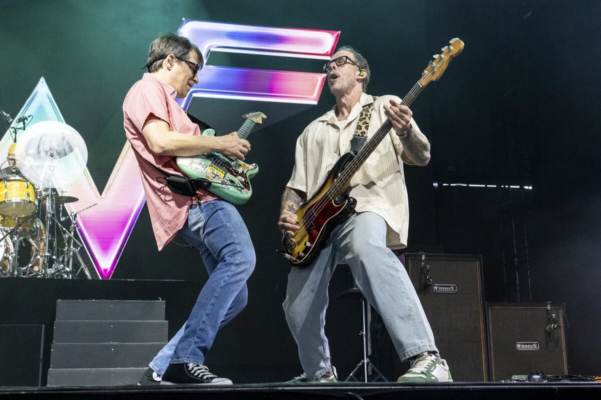 Weezer, durante su show en Coachella 2025. (AP)