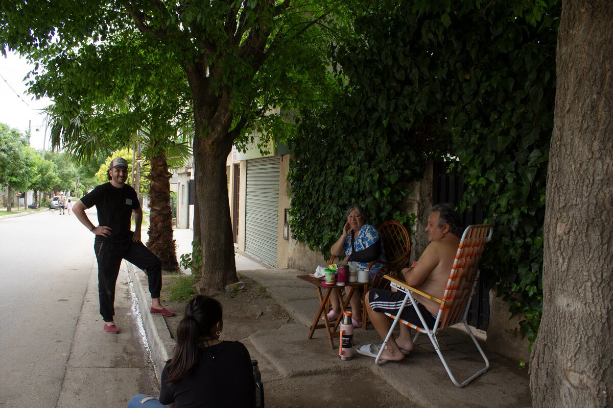 El grupo universitario desarrolla tareas en en barrio La Campana de La Calera.