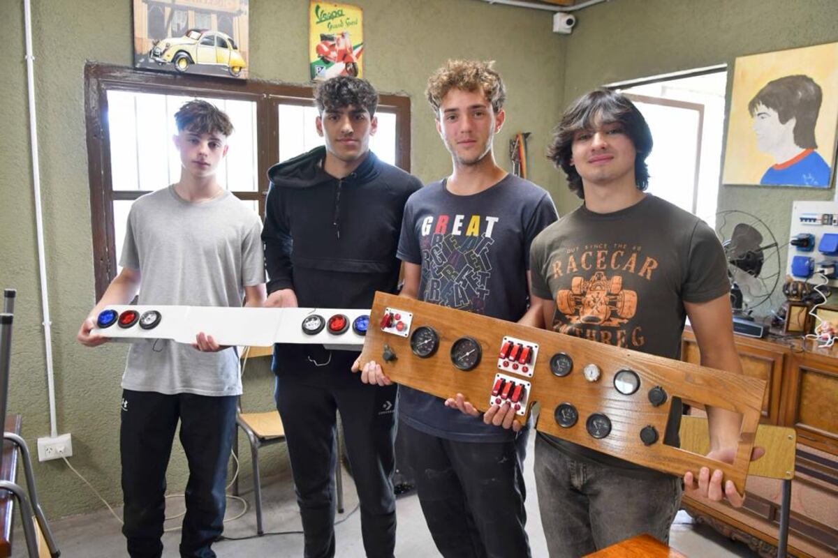 Taller. Estudiantes armaron un auto eléctrico en Río Cuarto (Tomy Fragueiro/La Voz).