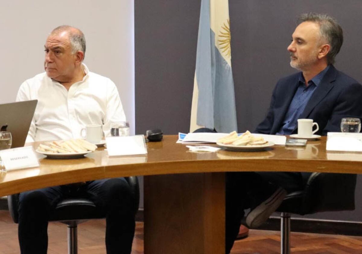 Reforma laboral: el senador Luis Juez junto a Sebastián Parra, de la Cámara de Comercio de Córdoba. (La Voz)