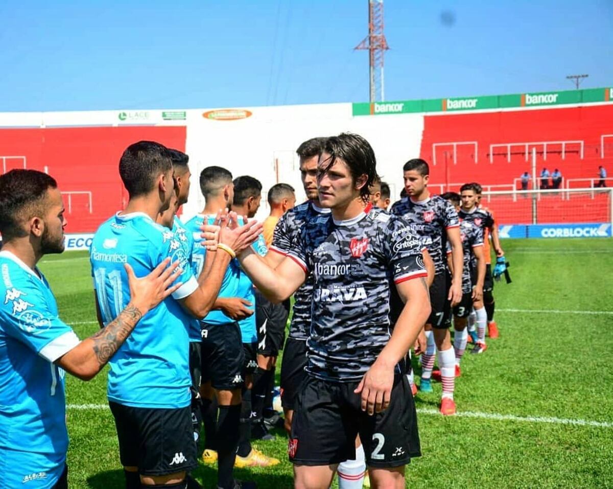Con la camiseta de Instituto, donde llegó a entrenar con el primer equipo. (Gentileza Álvaro San Emeterio).