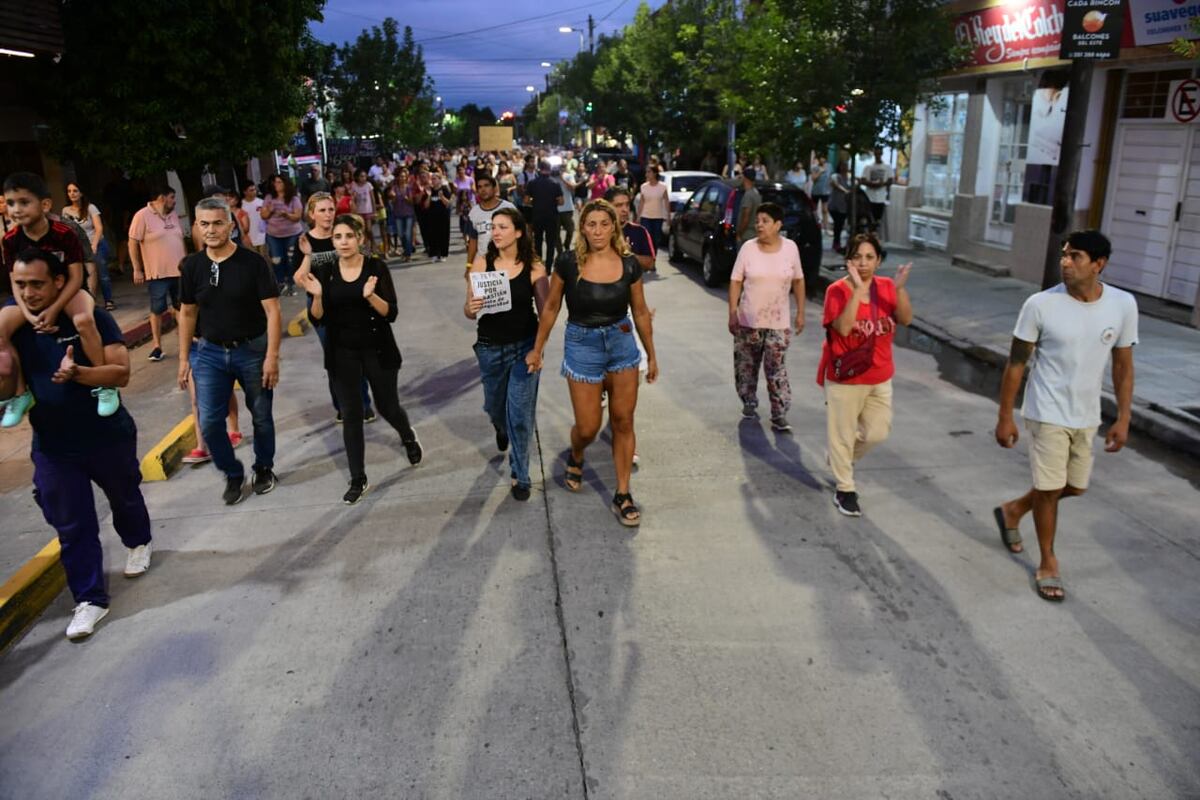 Vecinos de Yofre Norte reclaman por más seguridad luego del asesinato de Sebastián Villarreal tras el robo de su motocicleta. (Javier Ferreyra / La Voz)
