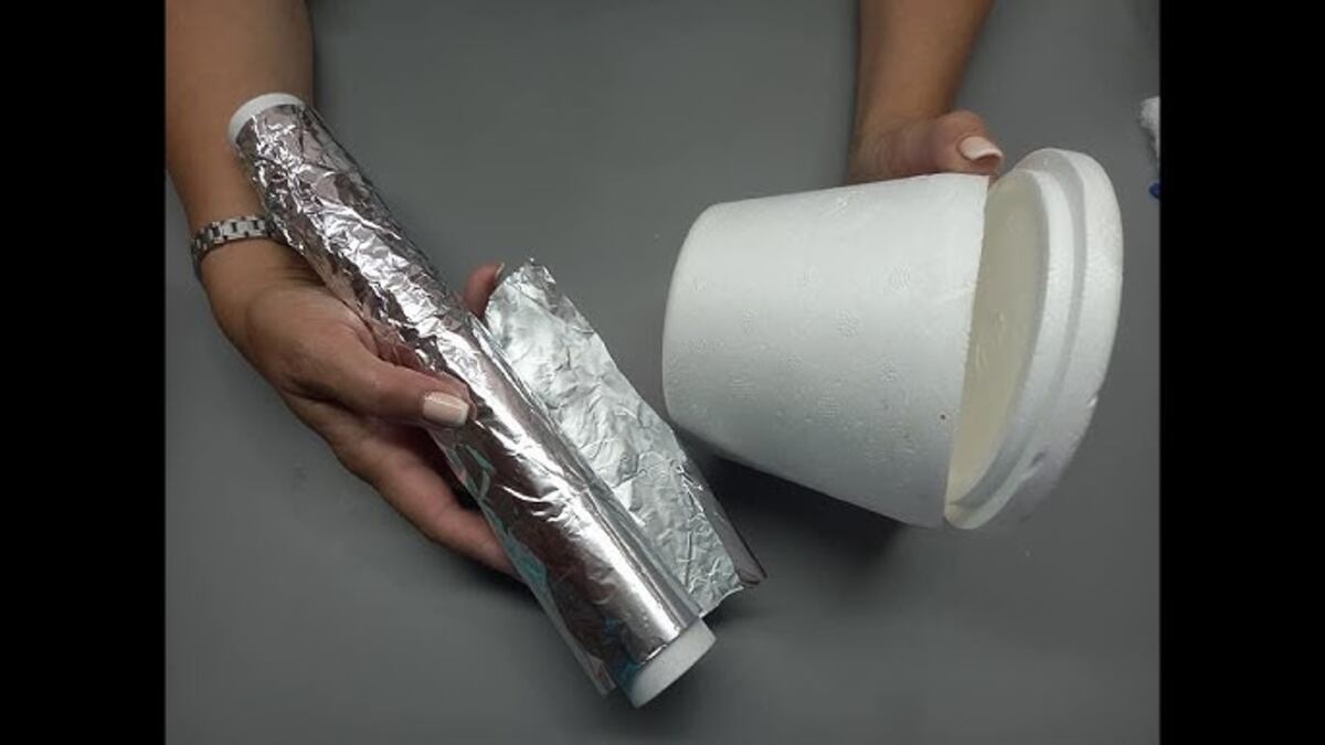 Reciclado creativo: cómo transformar potes de helado en centros de mesa para Navidad