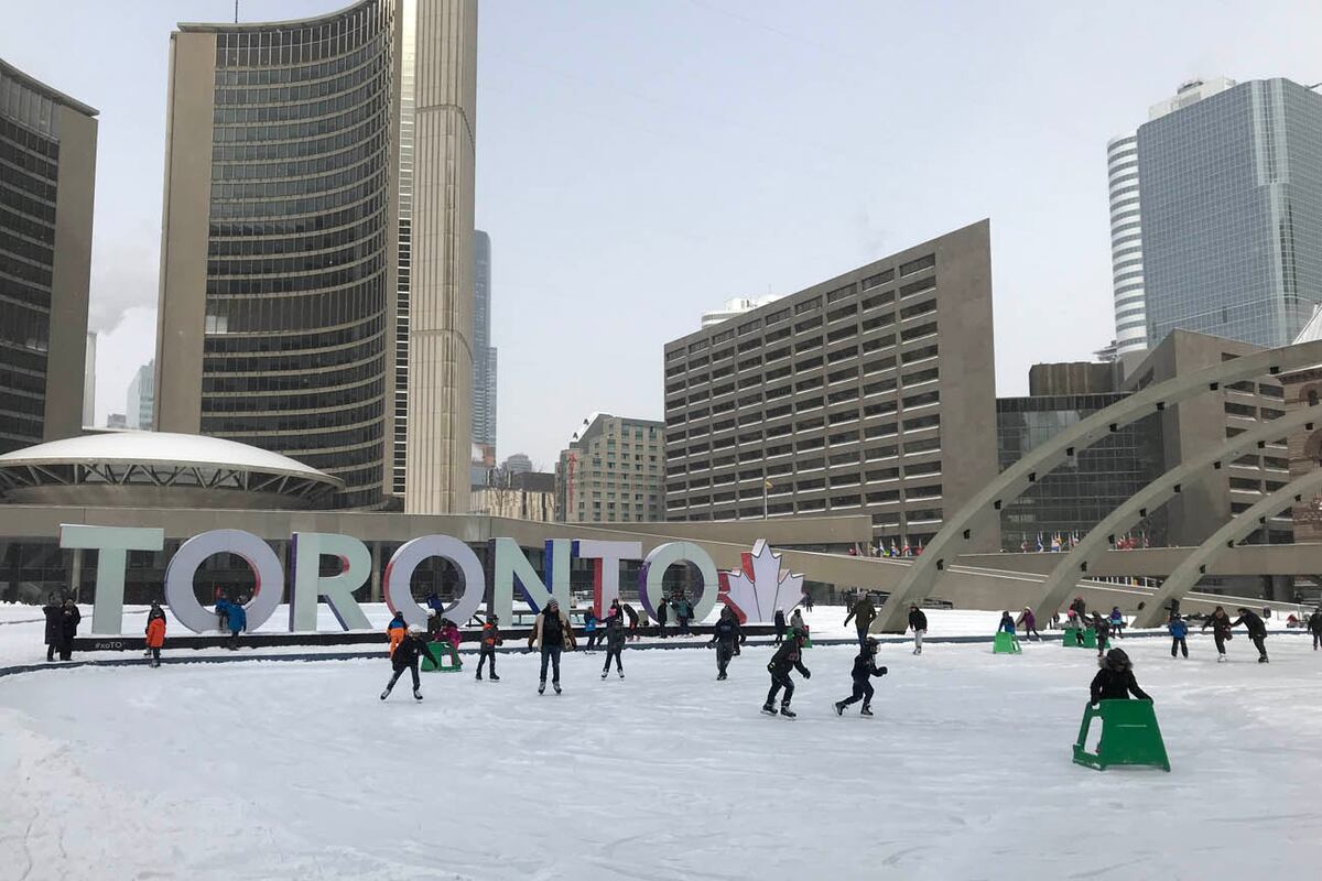 Patinaje sobre hielo en Toronto.