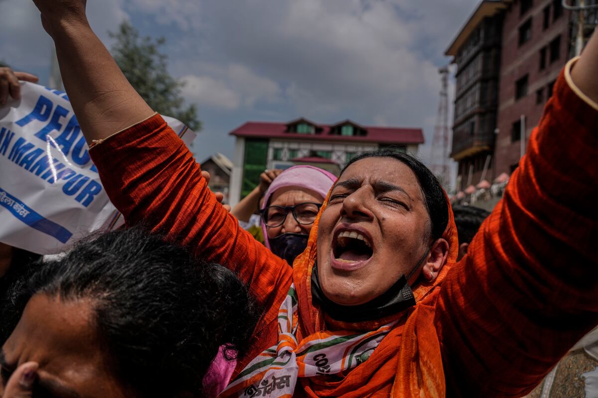 Escena de la protesta por la violencia en el estado de Manipur, en Srinagar, Cachemira, el 24 de julio de 2023. (Foto AP /Mukhtar Khan)