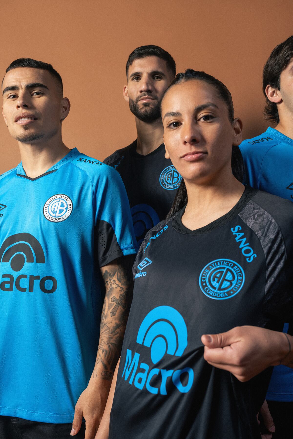 Las fotos de Belgrano con los detalles de sus nuevas remeras. (Prensa Belgrano)