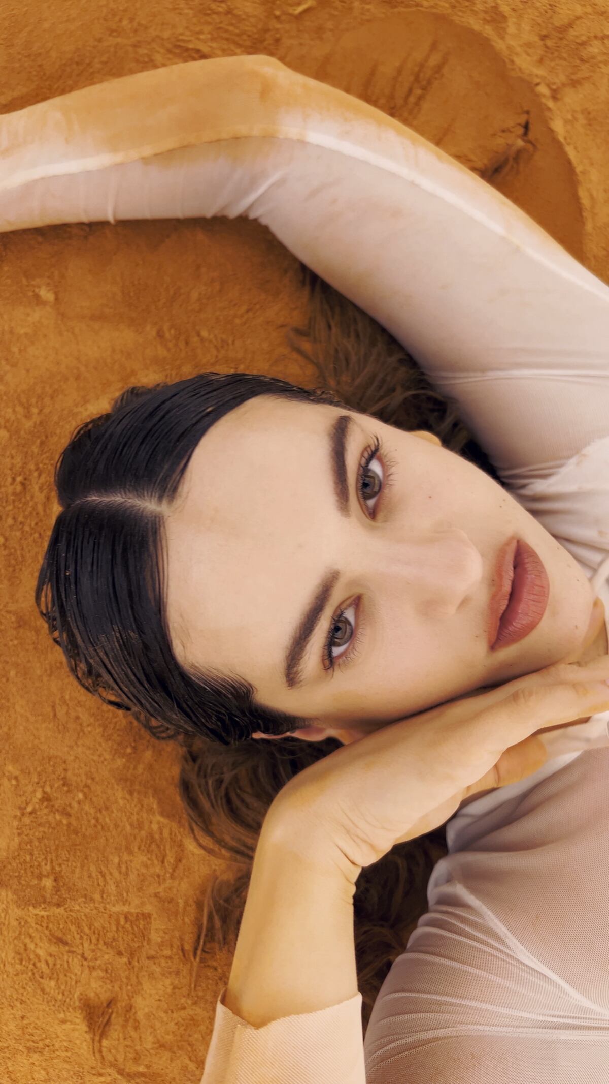 Rosalía, en un pasaje del clip de "Hentai". (DF Entertainment)