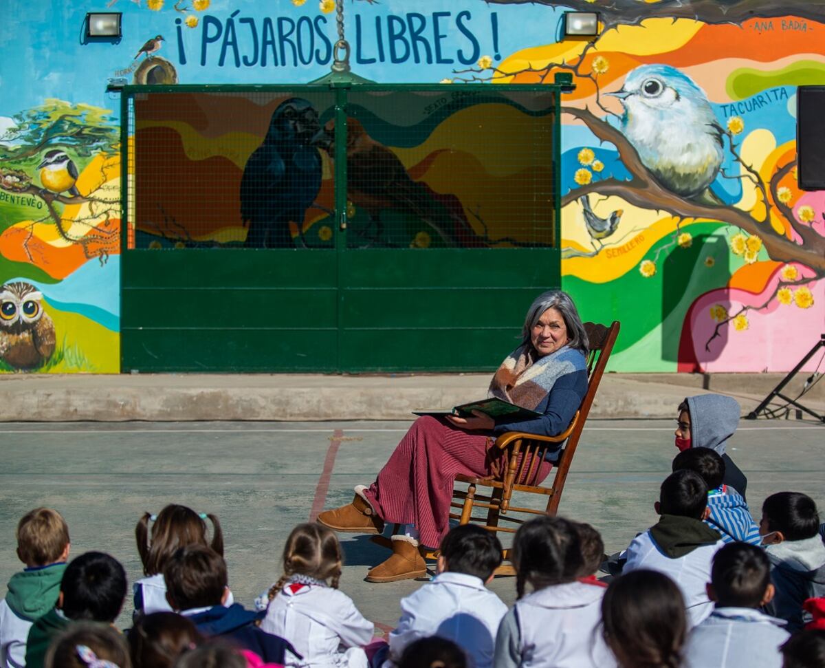 Cuento escolar contra entrampe de aves en Sinsacate. (La Voz)