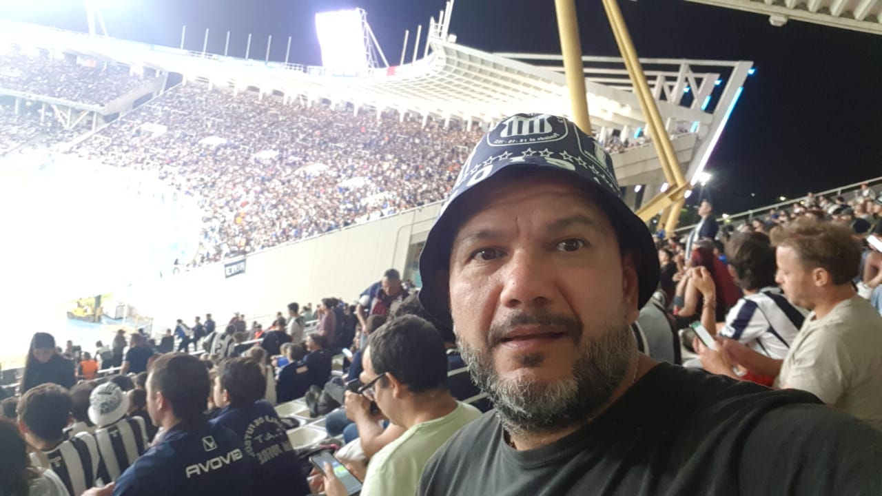 Cerca de 43 mil espectadores fueron a ver la victoria de Talleres ante Central Córdoba.. Acá Pablo Lavalva, ex jugador de Deportivo Colón y Escuela, se entusiasmó con la actuación de equipo de Javier Gandolfi.