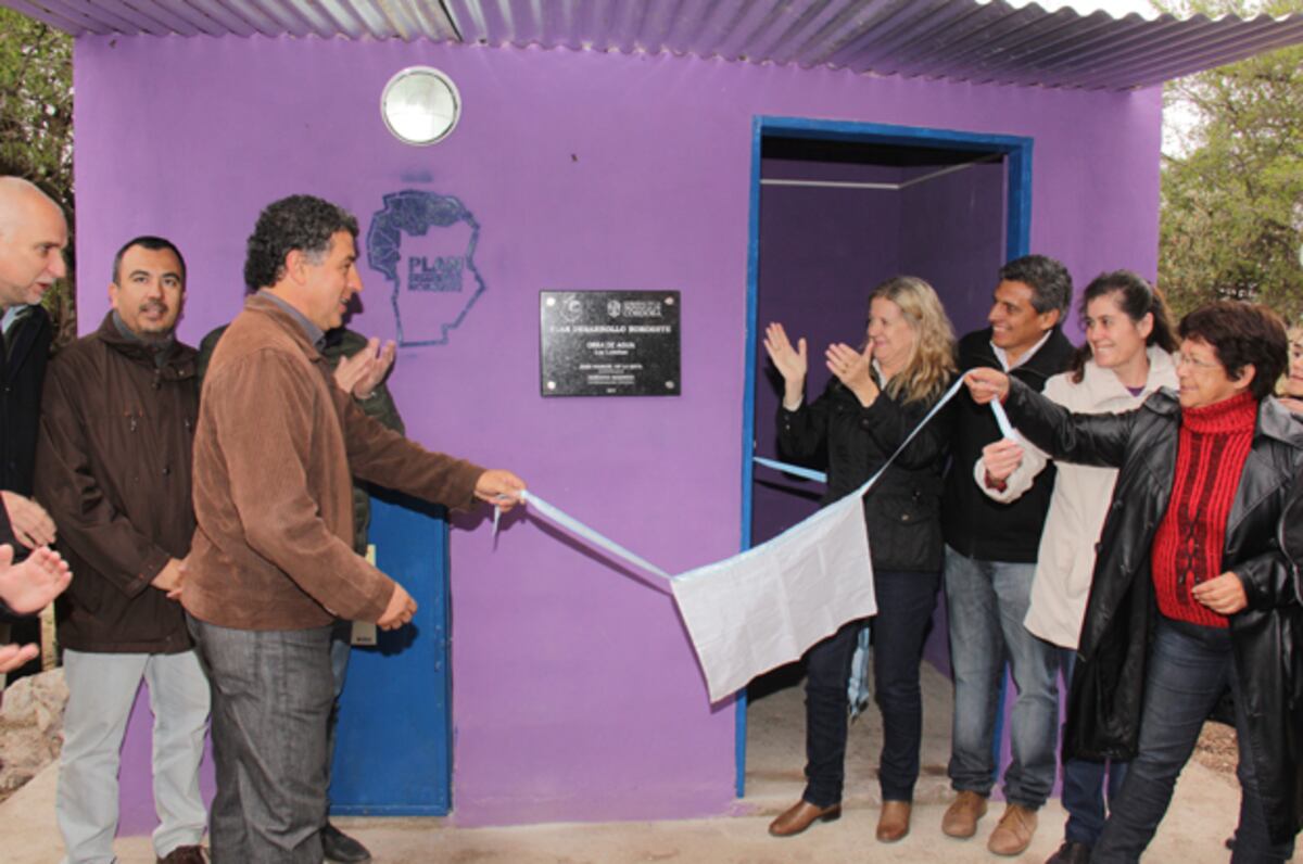 Inauguración de la obra de provisión de agua en el paraje Las Lomitas en 2015. (Gobierno de Córdoba).
