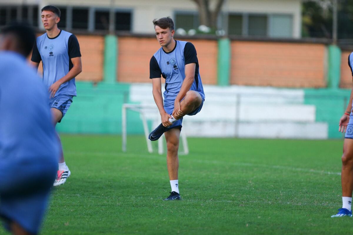 El plantel de Belgrano en Santa Cruz de la Sierra, Bolivia, esperando el partido ante Real Tomayapo por la tercera fecha de la Copa Sudamericana. (Prensa Belgrano)