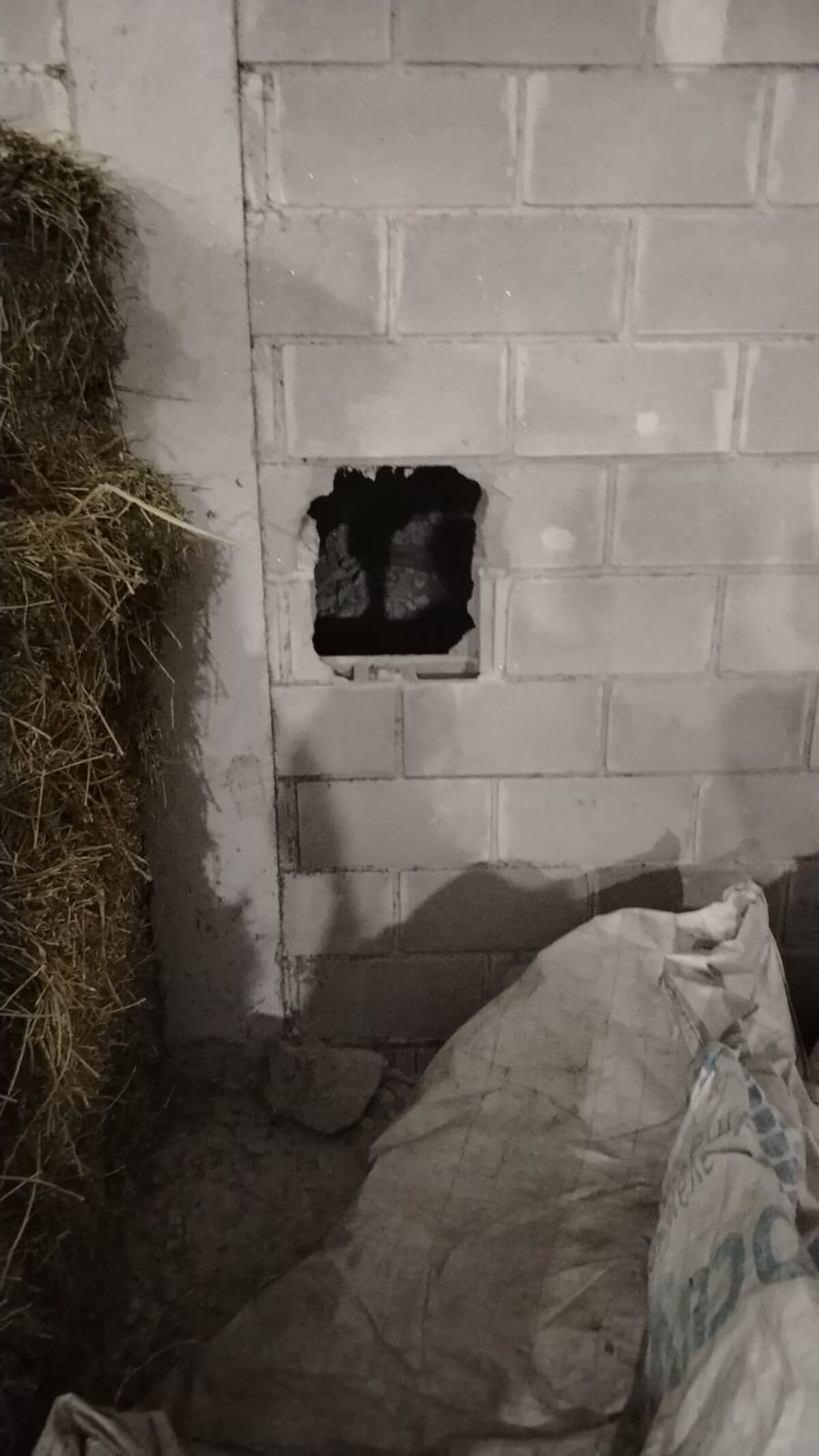 Inseguridad. El boquete era de 30 centímetros de alto y ancho. (Policía de Córdoba)