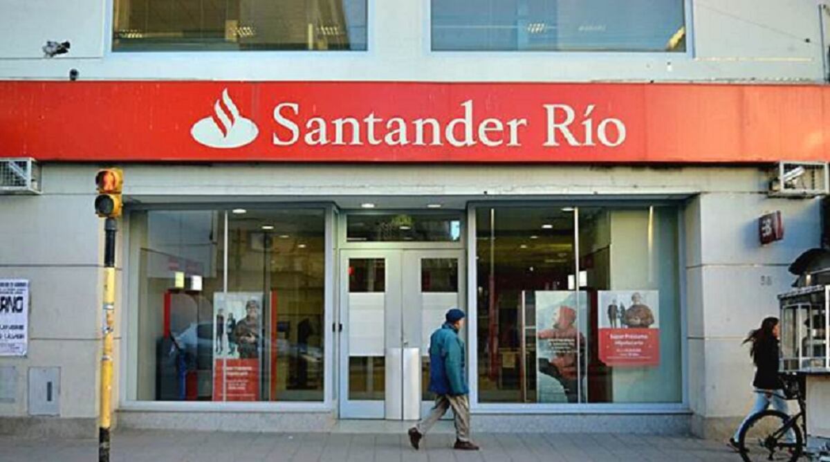 Acusan a empresarios bahienses y empleados del Santander por robar alrededor de 30 millones de dólares.