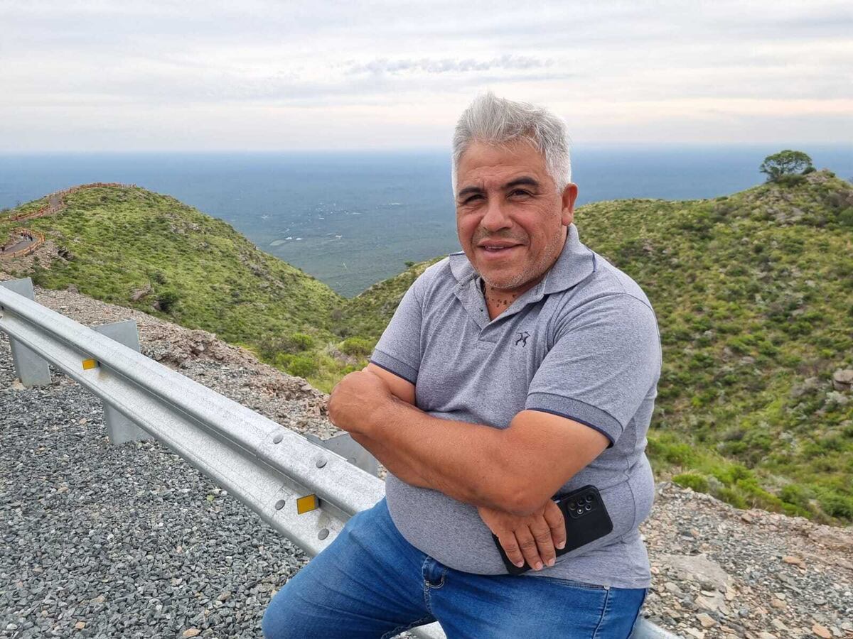 El intendente de Las Palmas, Diego Tejeda, en el camino de los túneles de Taninga.