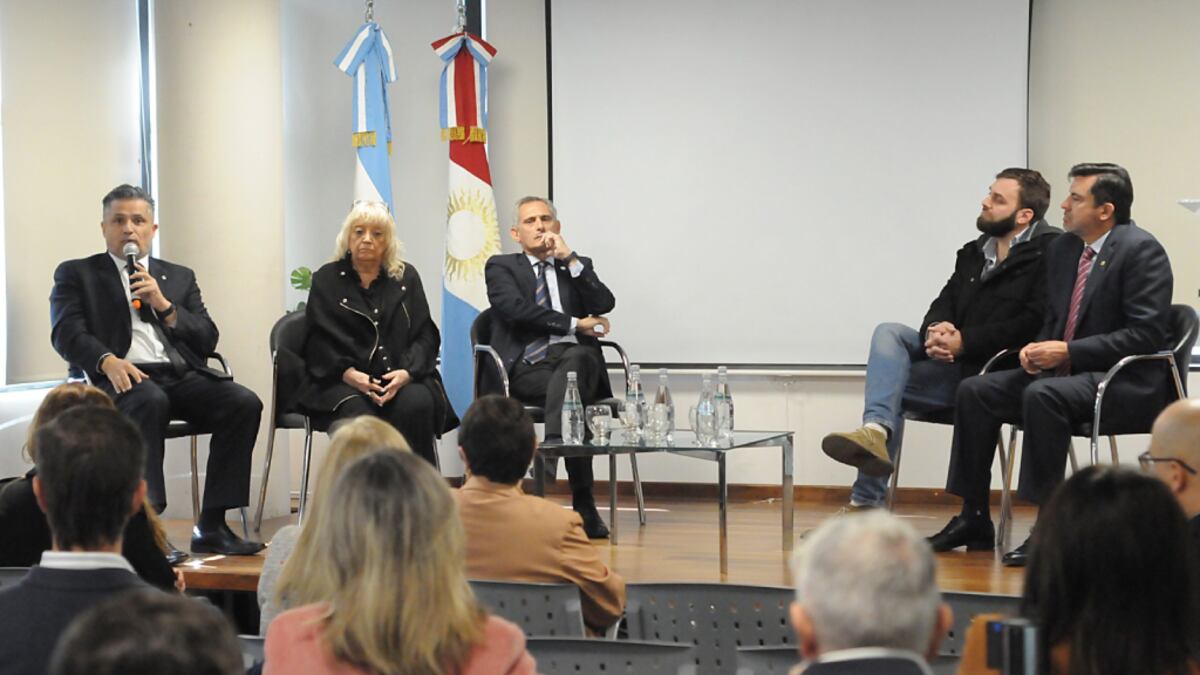 Debaten en Córdoba el futuro del recurso humano en salud.