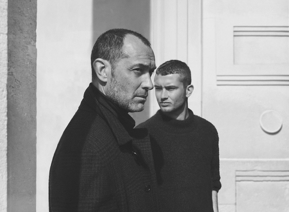 Raff Law, con su padre en una campaña para Brioni. (Instagram @rafflaw)