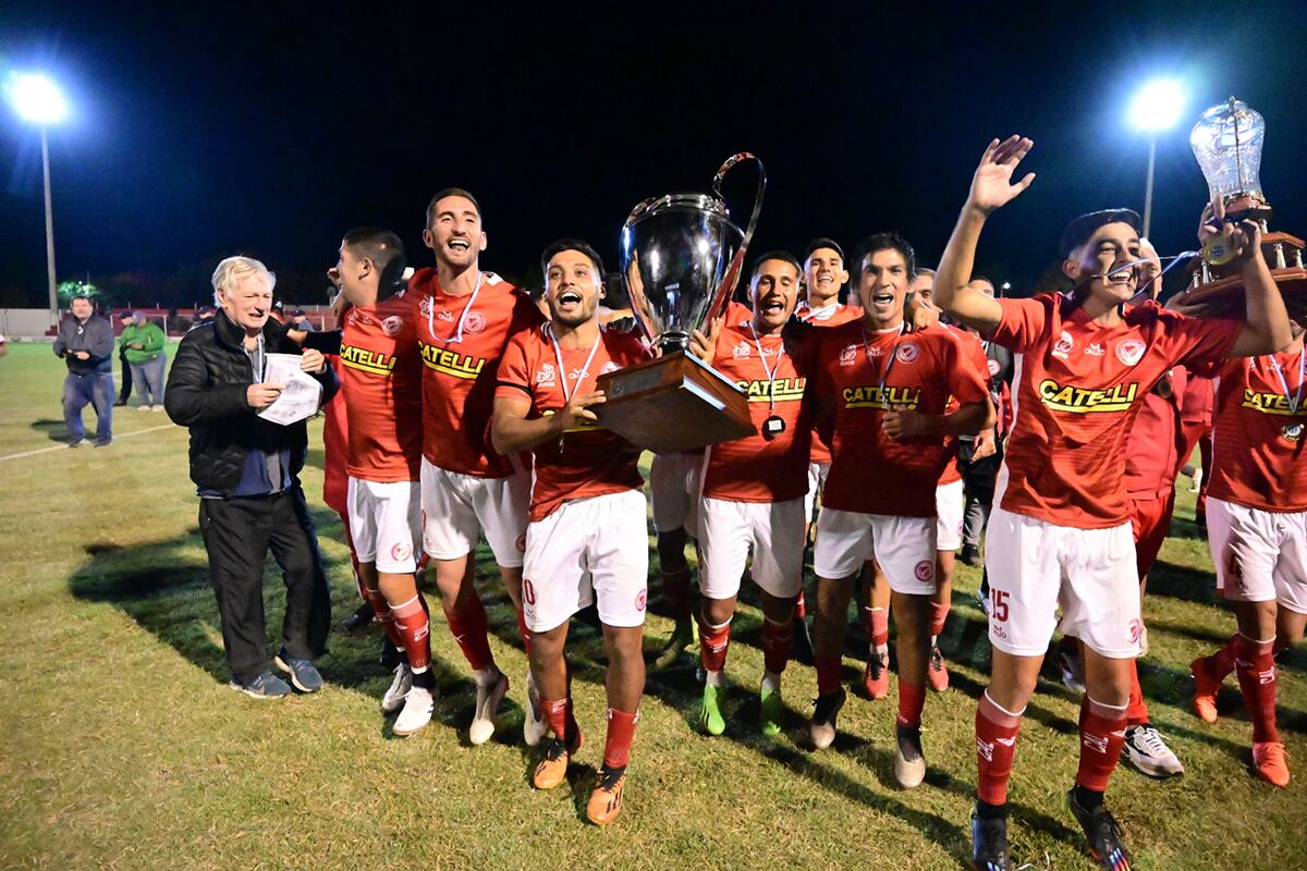 Final de vuelta, Torneo Provincial de Fútbol. Lambert de Monte Maíz - Alumni de Villa María. (La Voz)
