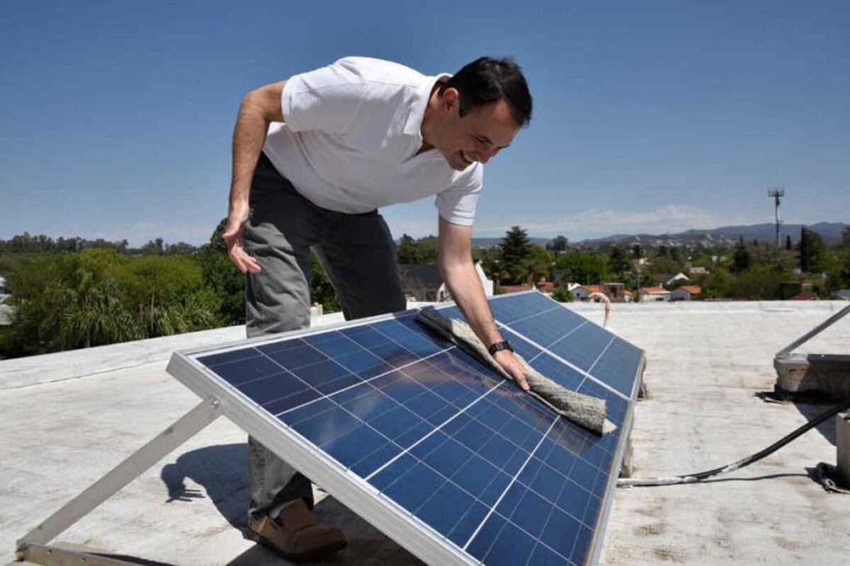Experiencia. Matías Cuenca Acuña tiene una “casa inteligente” con paneles solares desde hace años. (La Voz / Archivo)