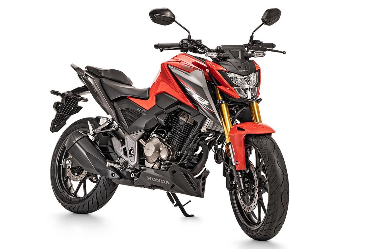 La Honda CB 300 tiene un consumo promedio de 30 kilómetros por litro.