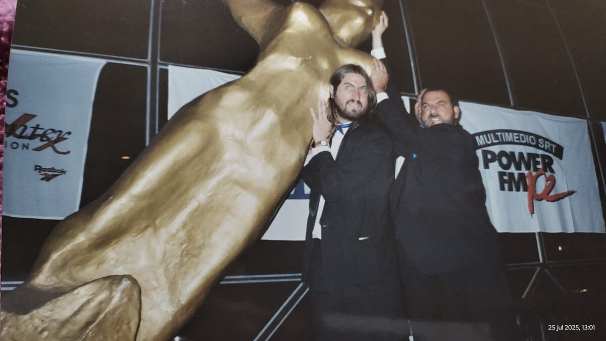 Con Rafael, de Los Viejos Pescados, en una entrega de Premios en Carlos Paz, verano del ‘98.