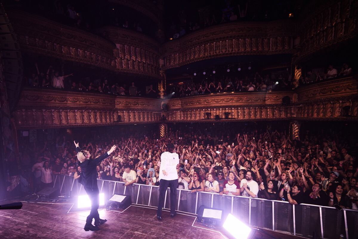 Ca7riel & Paco Amoroso, en Lollapalooza y en el House of Blues de Chicago. (Instagram @lollapalooza y DF Entertainment)
