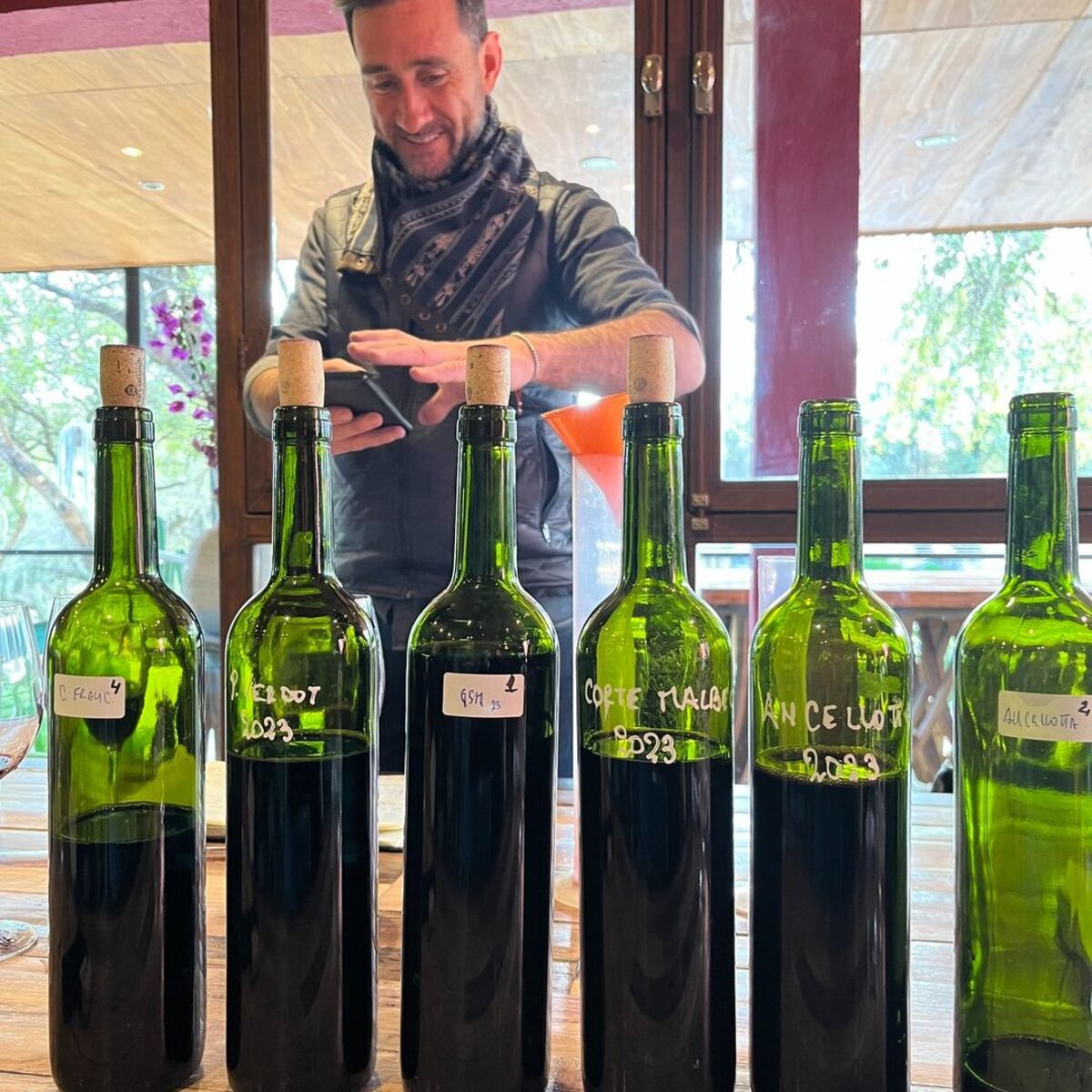 Marcos Fernández, enólogo de la bodega Aráoz de Lamadrid (Instagram).