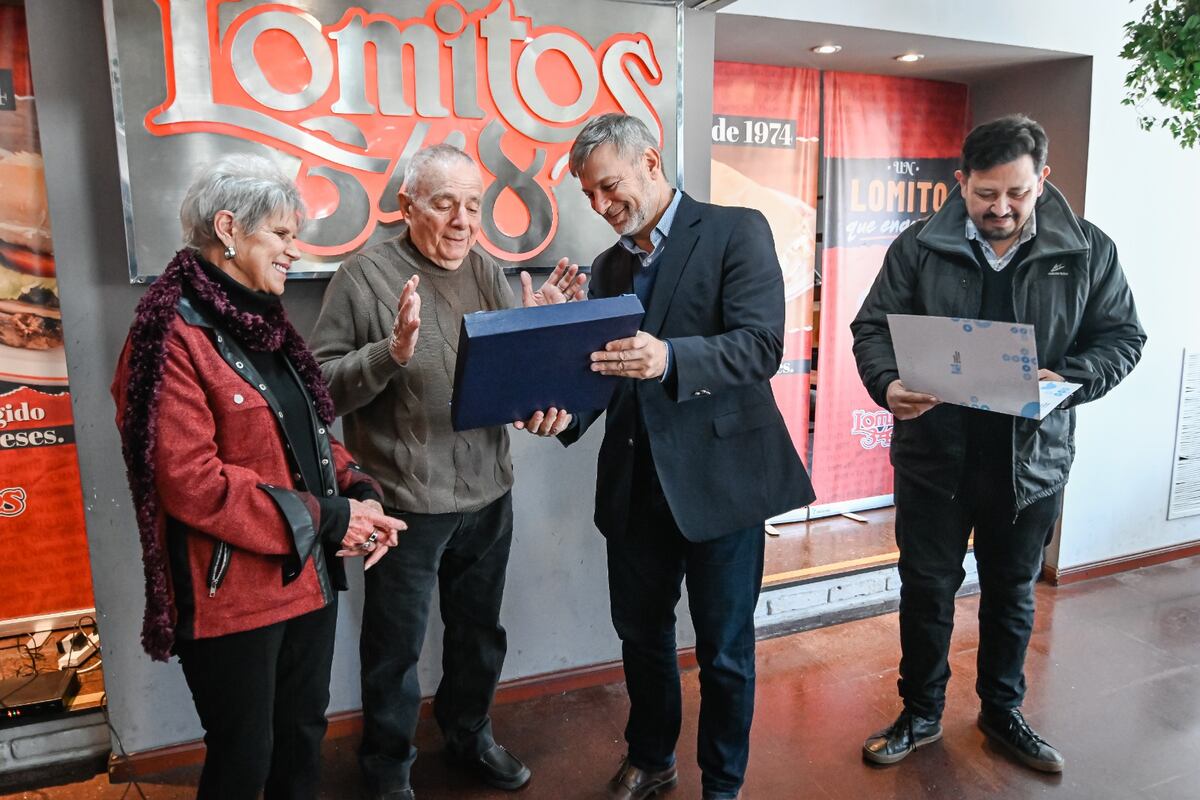 El homenaje que le hicieron las autoridades del Concejo Deliberante a la lomitería por sus 50 años de historia.