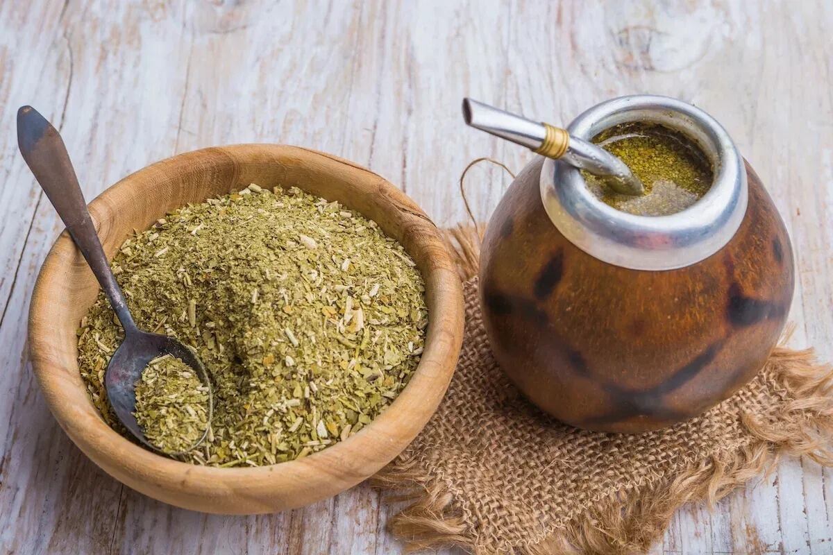 ¿El mate cuenta como agua? Esto dicen los expertos sobre su aporte a la hidratación diaria