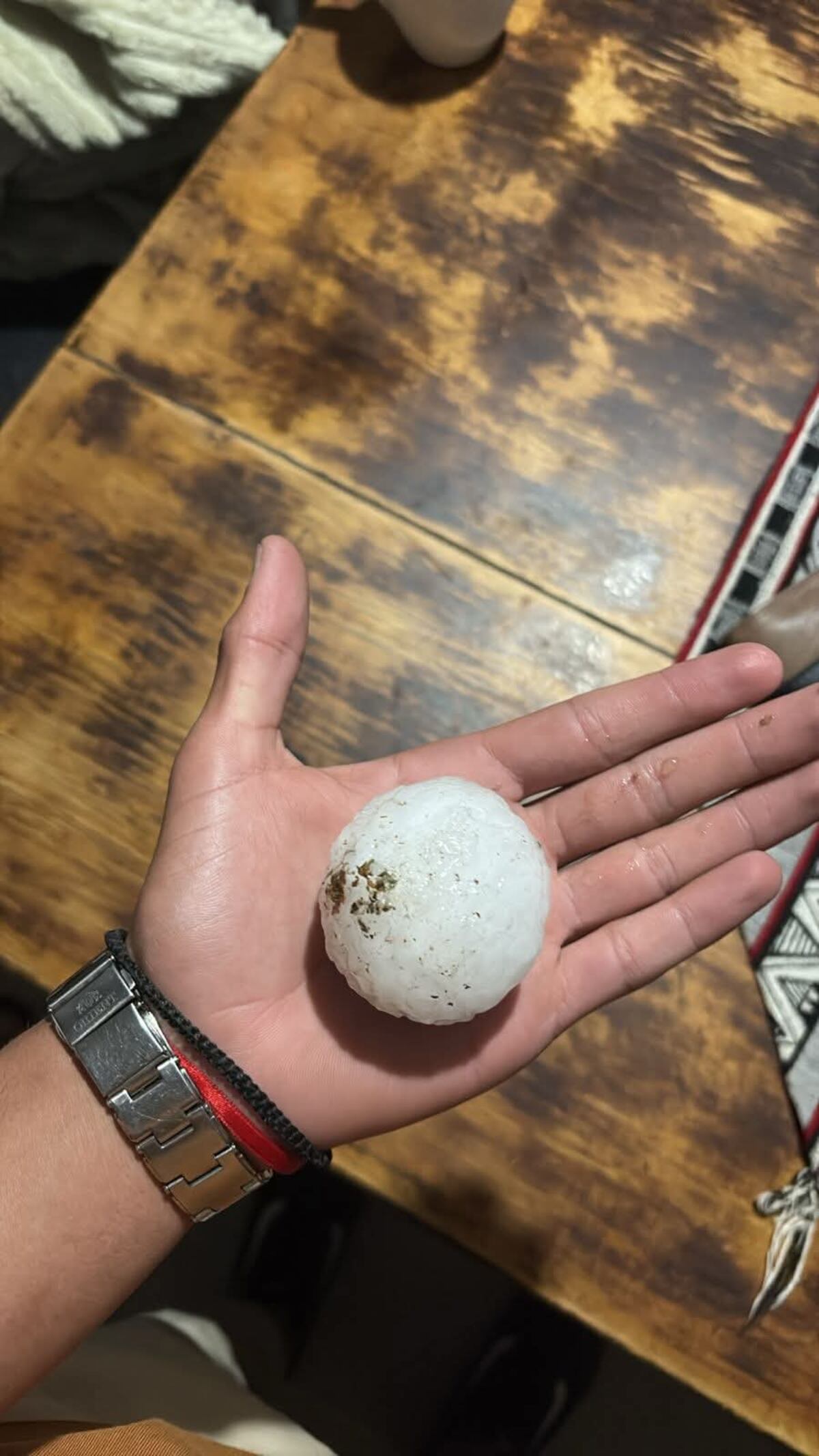 Granizo de gran tamaño en la zona de Bulnes. (Gentileza)