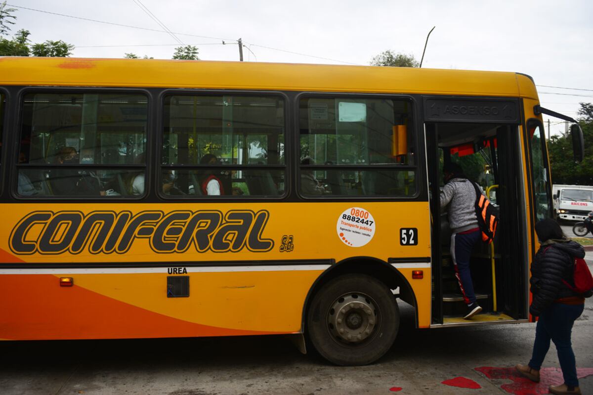 Un colectivo con las ventanillas semi cerradas.
18 mayo 2021 foto Nicolas Bravo