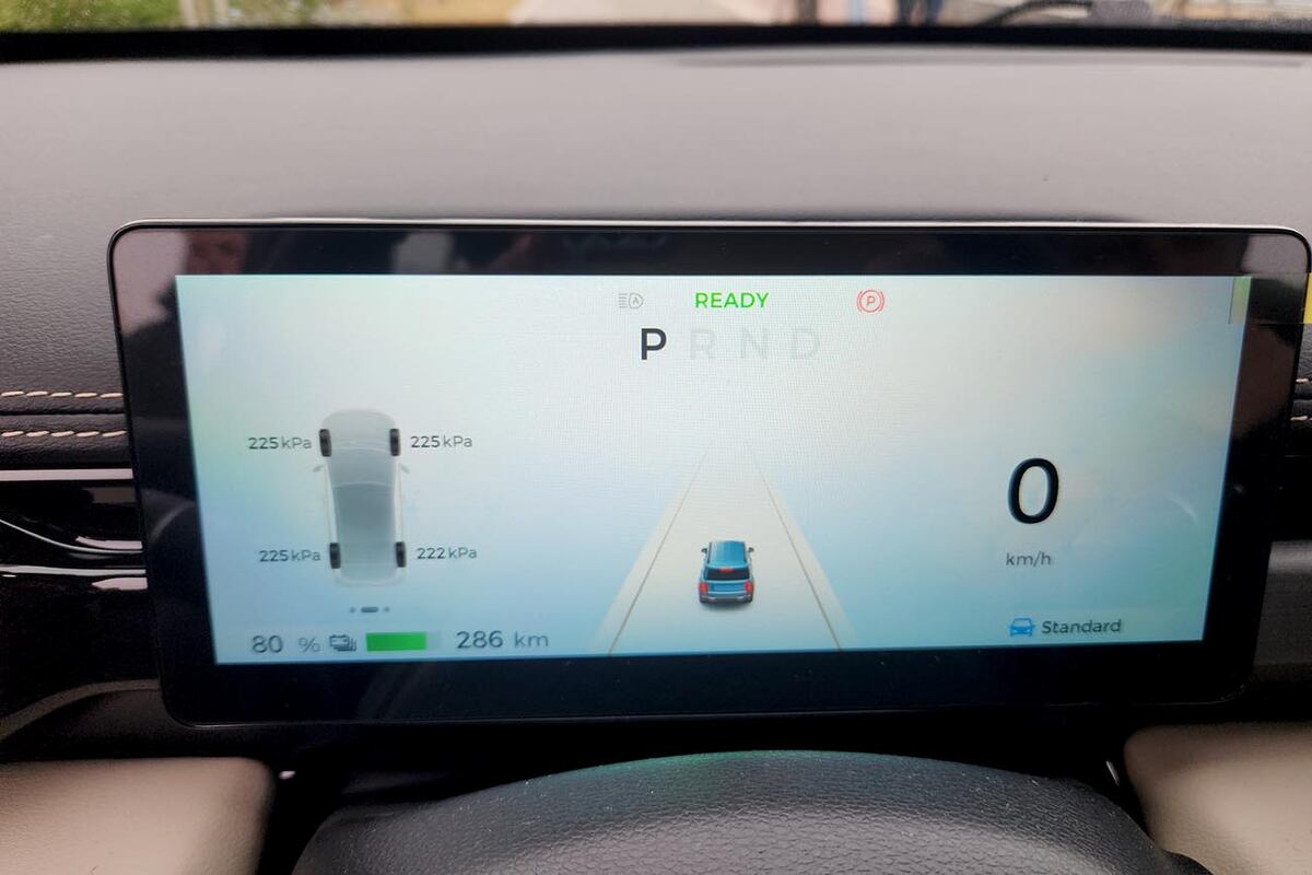 La central multimedia de 10,1” con Apple Carplay y Android Auto, incluye asistencias a la conducción (Adas).